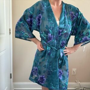 Vintage Deadstock NWT Floral Evening Robe Silky Embroidered